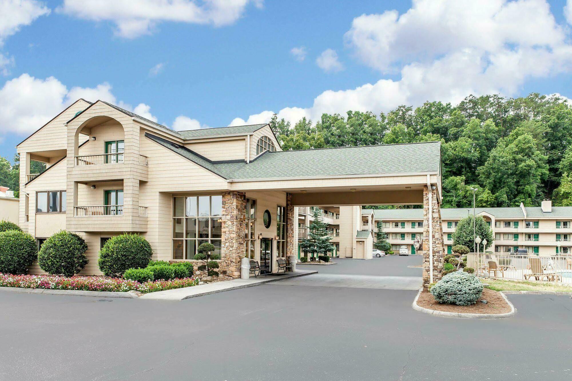 Quality Inn & Suites At Dollywood Lane Піджен-Фордж Екстер'єр фото